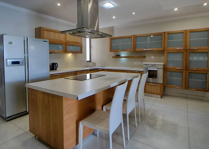 The - 4bed Sliemaseafront Fl 1 By Homely Διαμέρισμα Σλιέμα