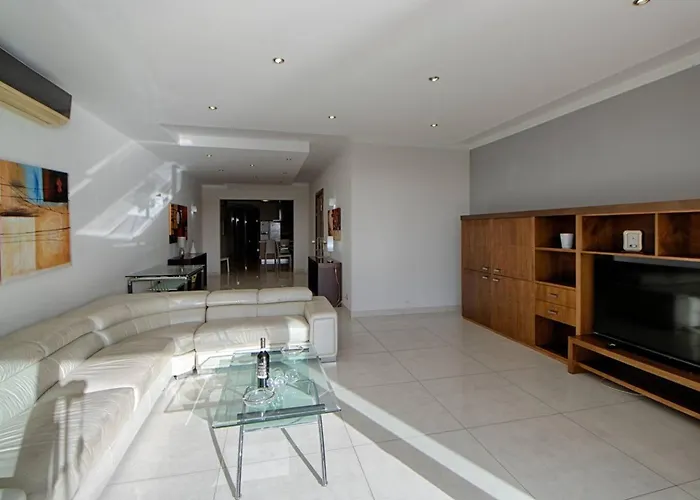 The - 4bed Sliemaseafront Fl 1 By Homely Διαμέρισμα