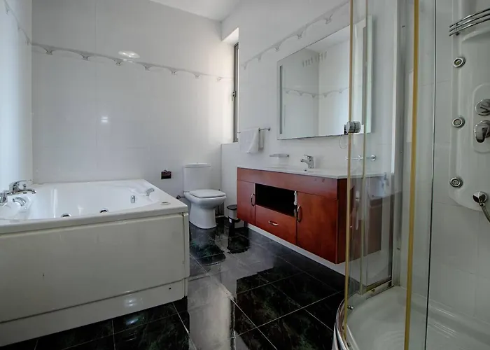 The - 4bed Sliemaseafront Fl 1 By Homely *