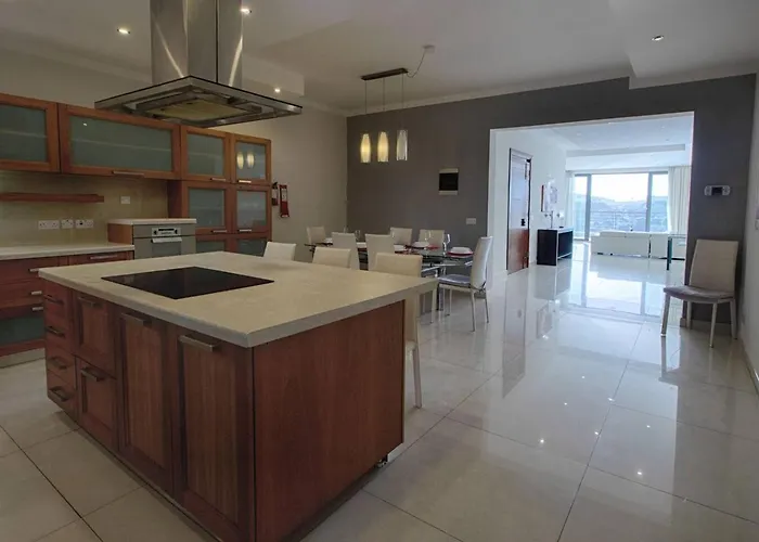 The - 4bed Sliemaseafront Fl 1 By Homely Διαμέρισμα Σλιέμα