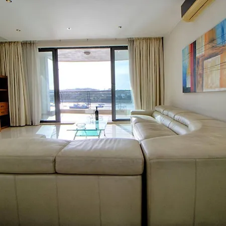 Lejlighed The - 4bed Sliemaseafront Fl 1 By Homely